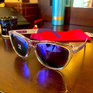 Oakley FrogSkins Violet Iridium HDpolarized lenses